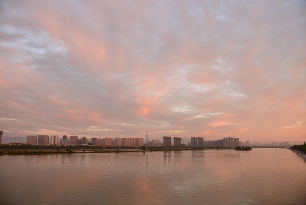 红霞满天